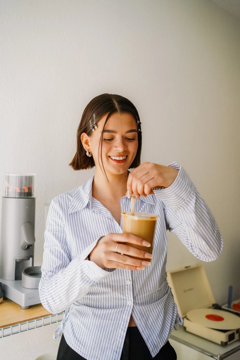 A Creator’s Cup: Wie coffeepetitee Kaffee in kleine Kunstwerke verwandelt.